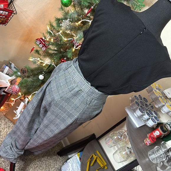 Nice One Piece Pants Outfit w/Detachable Belt - Picture 6 of 6